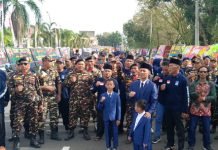 Diiringi Simpatisan, Anggota DPRD OKI Budiman Jalan Kaki Menuju Gedung Dewan