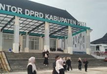 Peresmian Kantor DPRD PALI yang Baru Dibanjiri Karangan Bunga