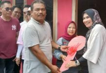Serahkan Hasil Bedah Rumah Milik Warga Kecamatan Rajabasa, Bunda Winarni: Jaga dan Rawat dengan Baik