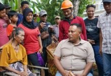 Senyum Bahagia Mbah Paikem, Dapat Bantuan Bedah Rumah dari Bupati Lampung Selatan