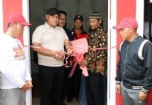 Nanang Ermanto Serahkan Hasil Bedah Rumah Milik Warga Sidowaluyo