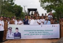 Pj. Bupati OKI Cek Perbaikan Jalan yang Manfaatkan Bongkaran Tol