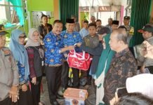 Pj. Bupati Kerinci Serahkan Bantuan Korban Kebakaran di Desa Air Panas Semurup