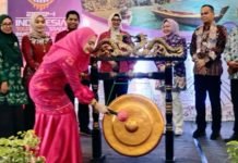 Nuri Maulida Pimpin Dekranasda Lamsel Promosikan Kerajinan Khas di ITTIE Batam