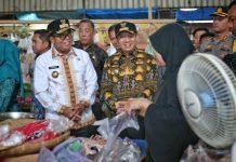 Pj. Gubernur Lampung Tinjau Harga Bahan Kebutuhan Pokok di Pasar Gadingrejo Pringsewu