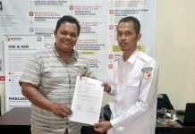 Relawan KM Bersama Tim Badan Advokasi Hukum MURI Laporkan Oknum Kades ke Bawaslu OKI