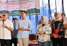 Menko Bidang Pangan RI Salurkan Bantuan Bibit Pertanian dan Bahan Pangan untuk Korban Banjir di Lampung Selatan
