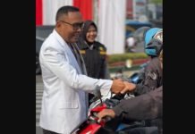 Polda Lampung Bagikan Suplemen Vitamin ke Pengendara Roda Dua