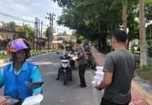 Jumat Berkah, Kodim 0402/OKI Berbagi Nasi Kotak untuk Masyarakat