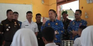 Pj. Bupati Tinjau Pelaksanaan Perdana Program Makan Bergizi Gratis di Muara Enim