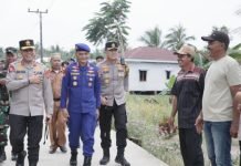 Warga Telok Payo Terima Bantuan Pembangkit Listrik Tenaga Surya dari Polda Sumsel