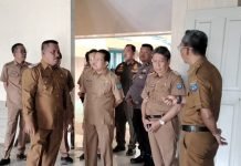 Wabup OKI Tinjau Kerusakan GOR Biduk Kajang, Janjikan Perbaikan Segera