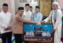 Pererat Silaturahmi, Wabup Ogan Ilir Serahkan Bantuan dalam Safari Ramadan