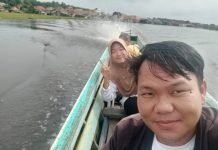 Tak Kenal Lelah! Petugas Pos Antar Bansos Hingga ke Pelosok Desa di OKI