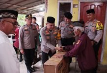 Ramadan Berkah, Polres OKI Salurkan Bantuan dan Beri Imbauan Kamtibmas