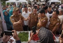 Gubernur Lampung Tinjau Pasar Murah di Kotabumi, Pastikan Stok Pangan Aman Jelang Idul Fitri