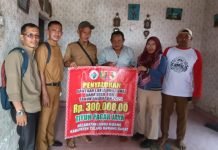 Salurkan BLT DD 2025, Pemdes Pagar Jaya Sambangi Rumah Warga