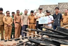 Bupati Egi Serahkan Bantuan Bedah Rumah Pasca Kebakaran di Sidomulyo