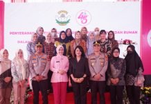 Peduli Masyarakat OKI, Bhayangkari Sumsel Serahkan Sumur Bor dan Rumah Layak Huni