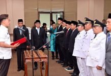 Lantik Delapan Pejabat Administrator, Bupati Egi: Pejabat Tak Boleh Anti Kritik