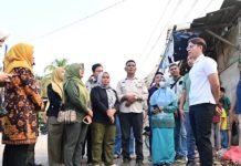 Tinjau Jalan Rusak di Hajimena, Bupati Egi: Bismillah, Tahun Ini Kita Perbaiki