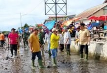 Bupati Kerinci Pimpin Aksi Bersih Sungai Air Mukai, Warga Antusias