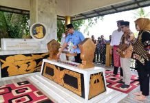 Bupati Egi Kunjungi Rumah Adat Keratuan Darah Putih dan Ziarah ke Makam Pahlawan Radin Inten II