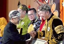 Bupati Monadi Terima Penghargaan di Festival Tunas Bahasa Ibu Nasional 2025