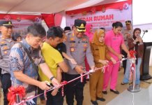 Hari Bhayangkara ke-79, Kapolresta Bandar Lampung Resmikan Rumah Bedah untuk Keluarga Korban Longsor