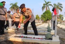 Sambut Hari Bhayangkara ke-79, Polresta Bandar Lampung Gelar Ziarah dan Tabur Bunga di Makam Pahlawan
