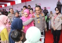 Kapolda Sumsel Ikuti Puncak Bakti Kesehatan Bersama Kapolri, Warga Dapat Sembako dan Alat Bantu