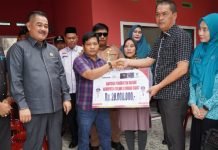 Pemkab Tubaba Salurkan Bantuan Sosial untuk Korban Kebakaran di Tiyuh Pagar Dewa