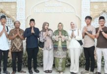 Wabup Muara Enim Sholat Idul Adha di Masjid Agung dan Tinjau Penyembelihan Hewan Kurban