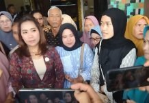 Tangis Sasnia: Suami Gugur Saat Berpuasa, Ditembak Oknum TNI