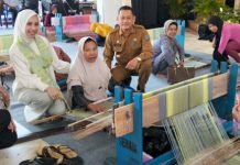 Dekranasda OKI Hidupkan Kembali Motif Songket Klasik Bidak Cukit