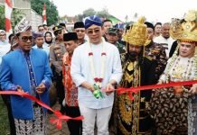 Terbang dari Jakarta, Bupati Egi Hadiri Pawai Budaya di Fajar Baru