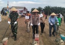 Tanam Jagung di Kebun PT Sampoerna Agro, Kapolres OKI Dukung Kemandirian Pangan Daerah