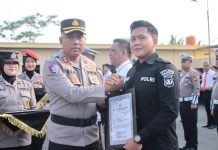 Kapolres OKI Berikan Penghargaan untuk 52 Personel Berprestasi
