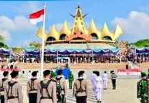 Ukir Sejarah Baru! Bupati Egi Pimpin Upacara HUT ke-80 RI di Menara Siger, Selat Sunda Jadi Saksi