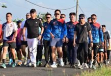 Semangat Pagi di Pesisir Kalianda, Bupati Egi Ajak Warga Pemanasan Menuju Krakatau Beach Run 2025