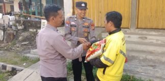 Polres Metro Jalin Silaturahmi dengan Ponpes Roudlatul Qur’an, Salurkan Bansos untuk Driver Ojol dan Warga