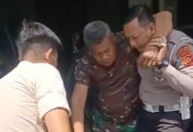 Sigap! Polisi Polda Sumsel Selamatkan Anggota TNI yang Tumbang di Depan Mako Ditlantas