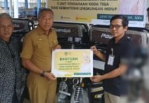 Legislator DPR RI Salurkan Aspirasi, DLH OKI Terima 5 Unit Kendaraan Sampah dari KLHK