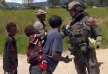 Satgas Damai Cartenz dan Polres Paniai Gelar Patroli Humanis serta Baksos di Distrik Bibida