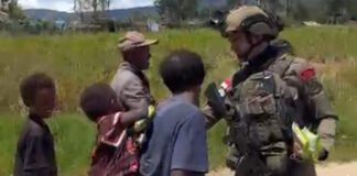 Satgas Damai Cartenz dan Polres Paniai Gelar Patroli Humanis serta Baksos di Distrik Bibida