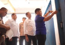 Tunggakan Retribusi Tinggi, Pemkab dan Kejari OKI Pasang Stiker di Kios Bandel