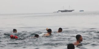 Tingkatkan Ketahanan Fisik, Prajurit Yonif 7 Marinir Laksanakan Renang Laut
