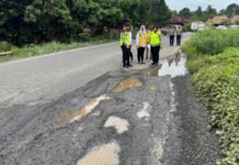 Satlantas Polres OKI Dampingi Ditlantas Polda Sumsel Cek Kondisi Jalintim Kayuagung