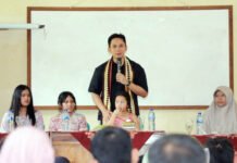 Hangat dan Penuh Empati, Bupati Egi Sambangi SLB Negeri Sidomulyo Bersama Tiga Putrinya