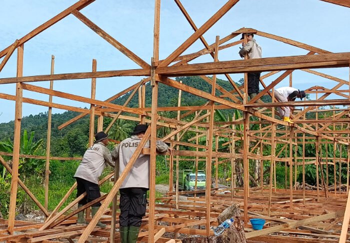 Capai 47 Unit, Pembangunan Huntara Sat Brimob Polda Sumbar Terus Berjalan di Pauh